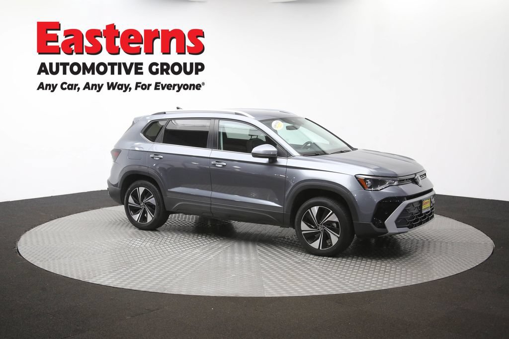 Used 2025 Volkswagen Taos SE AWD/4WD image 46