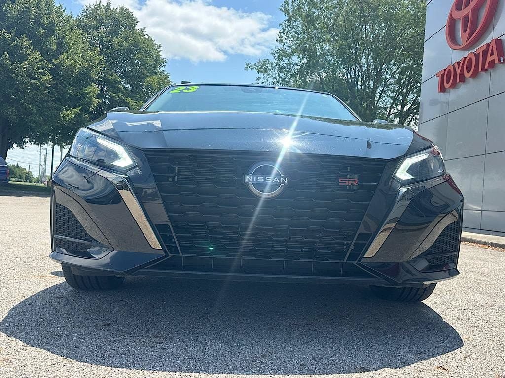 Used 2023 Nissan Altima 2.5 SR w/ SR Premium Package FWD image 9