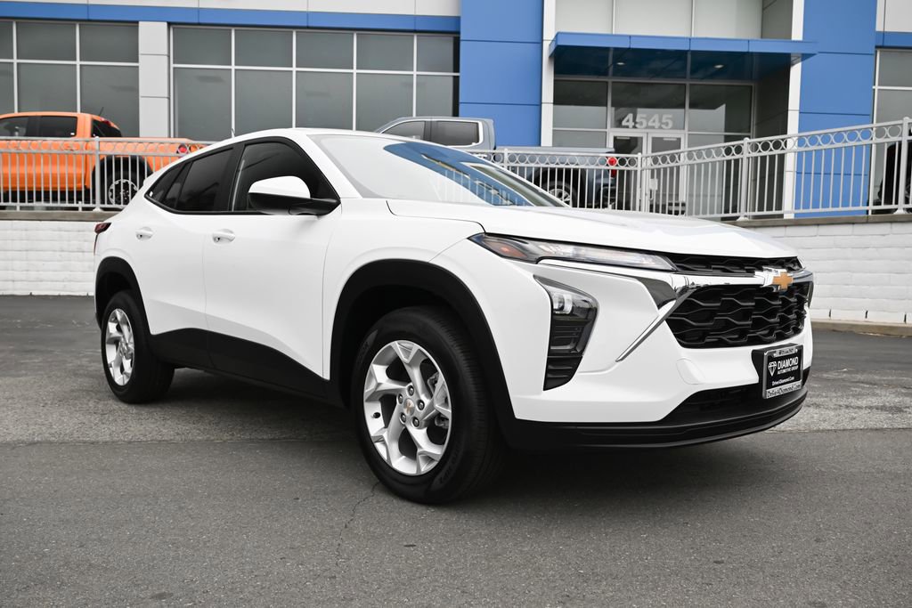 New 2026 Chevrolet Trax LS w/ LS Convenience Package FWD image 1