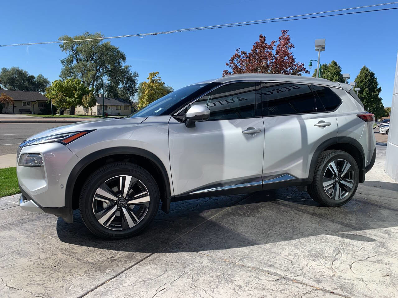 Used 2023 Nissan Rogue Platinum w/ Platinum Premium Package image 4