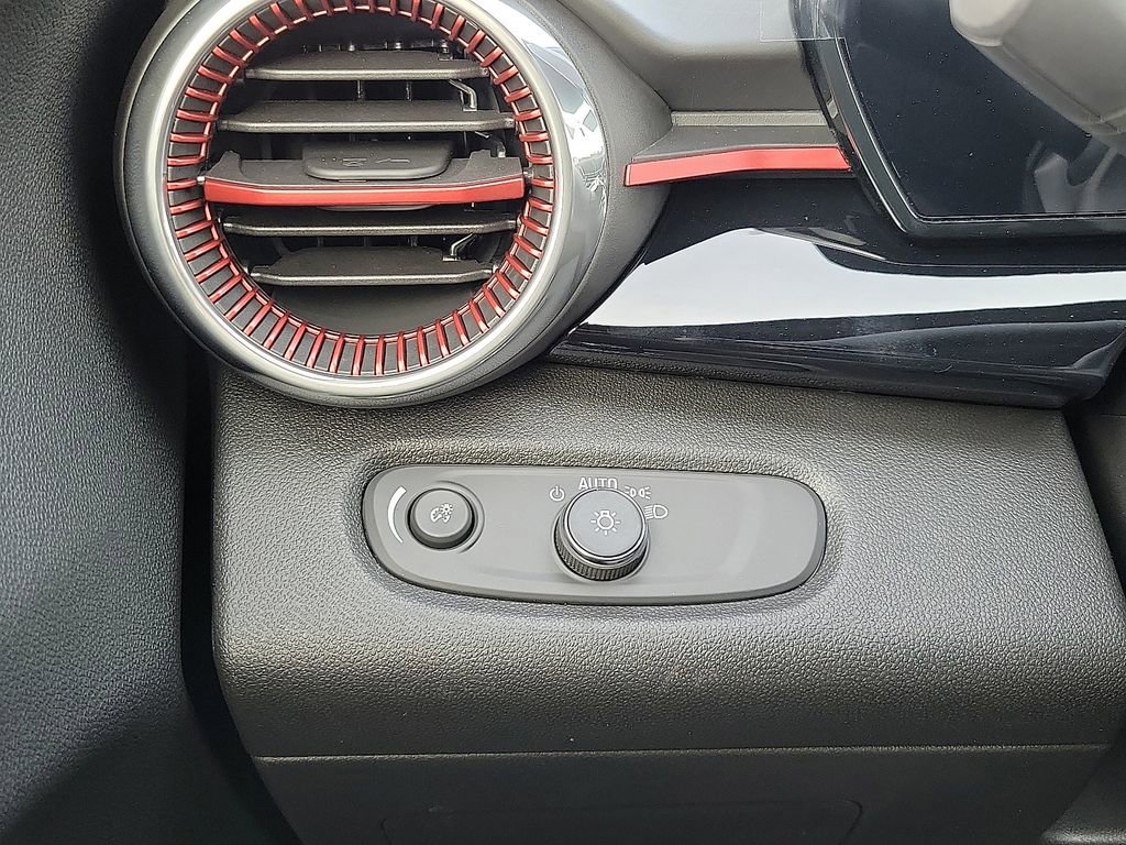 New 2026 Chevrolet Trax RS w/ Driver Confidence Package image 14