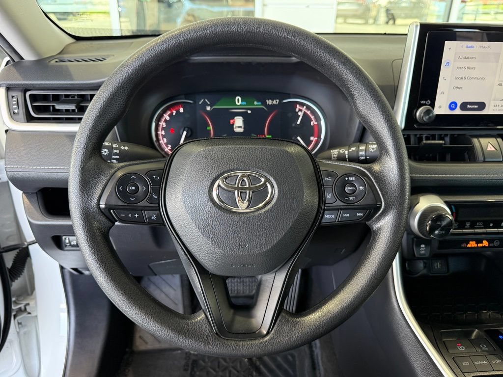 Certified 2025 Toyota RAV4 XLE FWD image 24