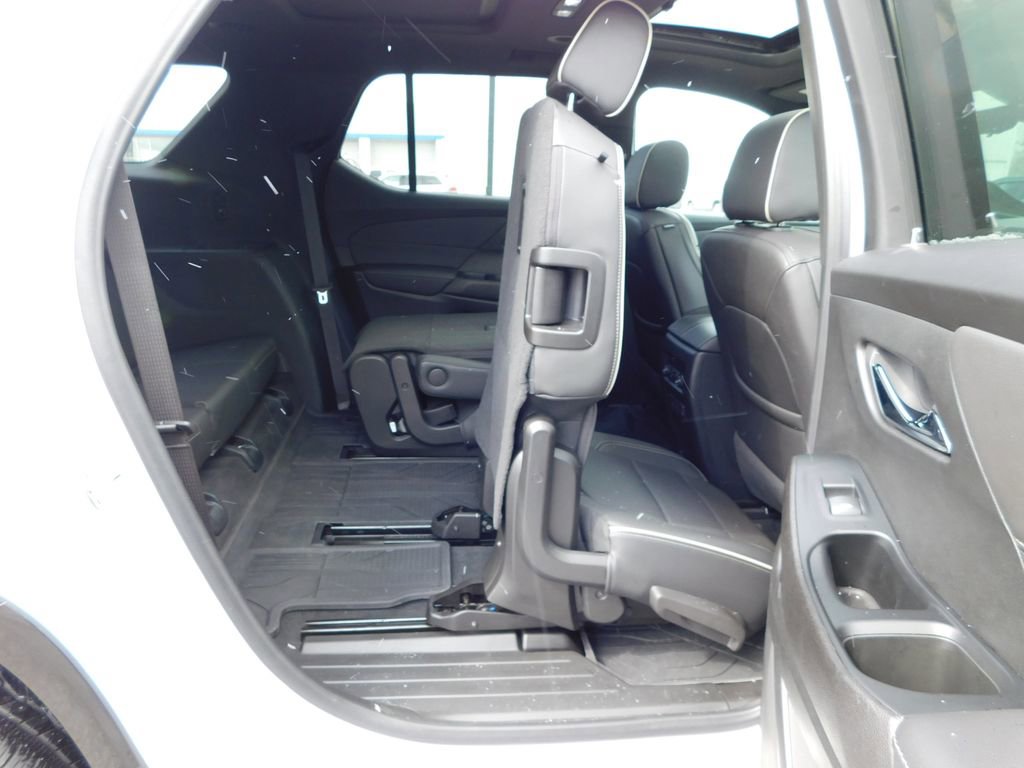 Used 2023 Chevrolet Traverse Premier w/ Redline Edition image 32