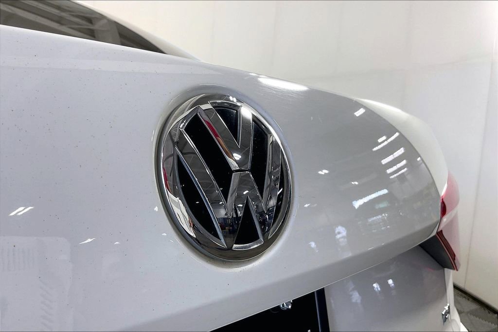 Used 2018 Volkswagen Passat 2.0T R-Line FWD image 40
