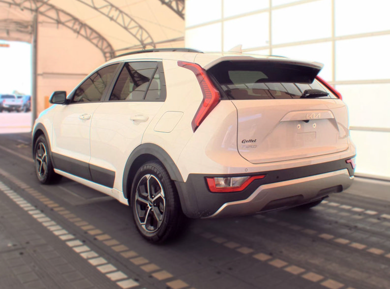 Used 2023 Kia Niro EX FWD image 4
