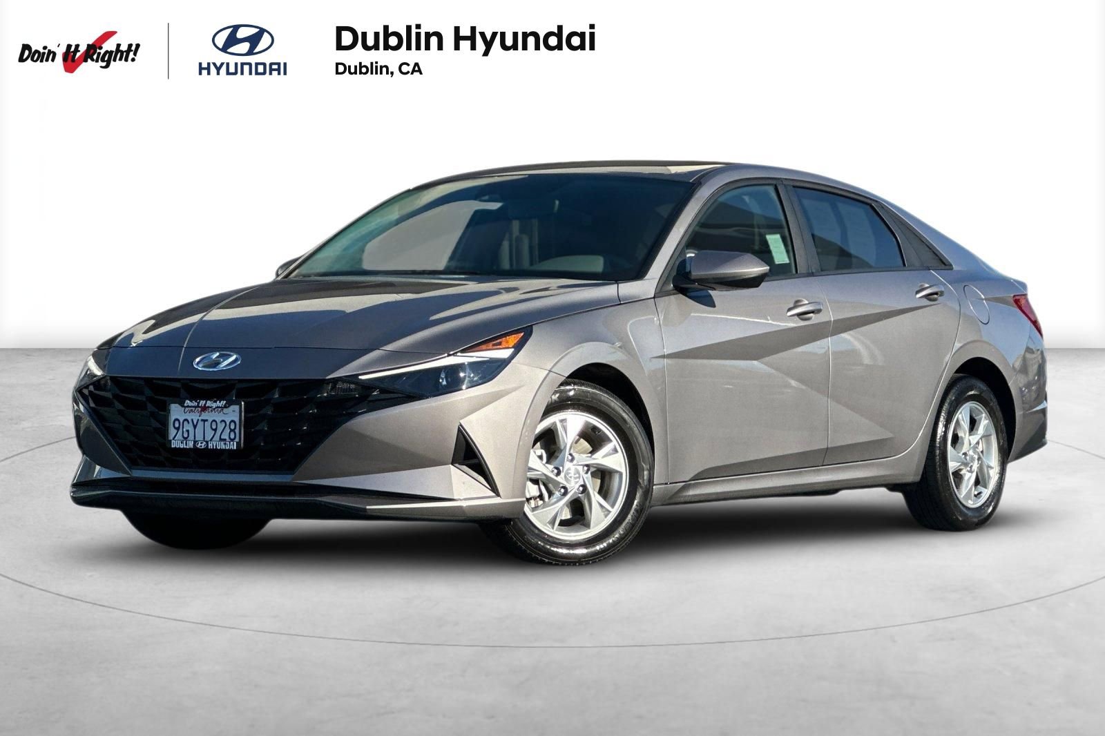 Used 2023 Hyundai Elantra SE image 1