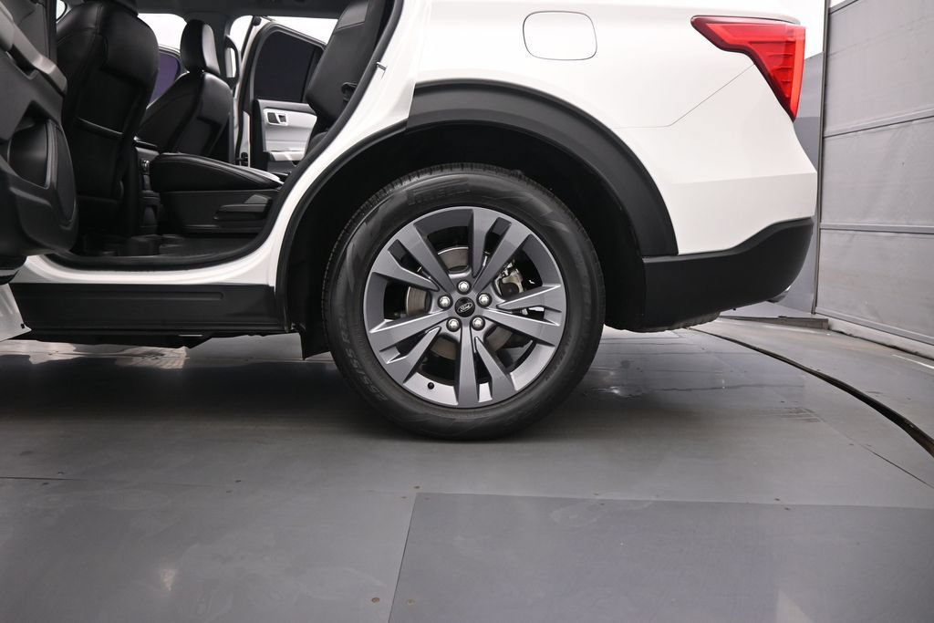 Used 2023 Ford Explorer XLT w/ Equipment Group 202A RWD image 20