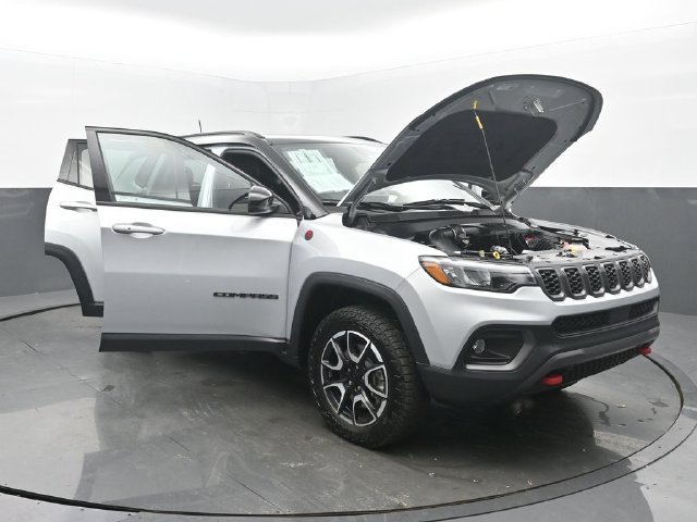 Used 2024 Jeep Compass Trailhawk w/ Sun and Sound Group AWD/4WD image 54