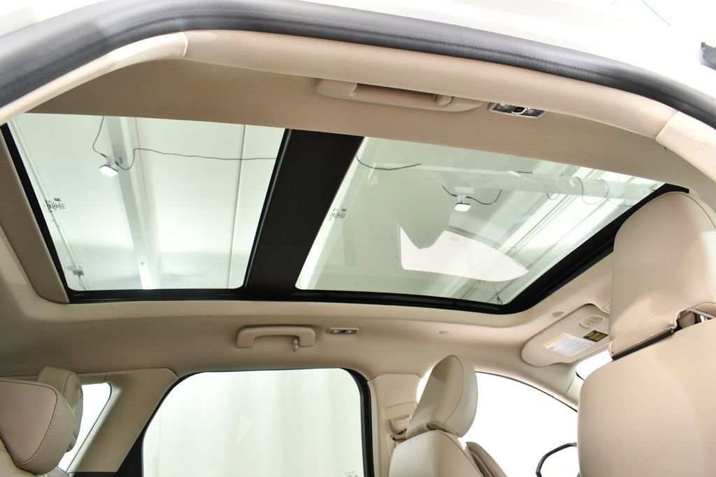 Used 2022 Lincoln Corsair AWD w/ Premium Package image 18