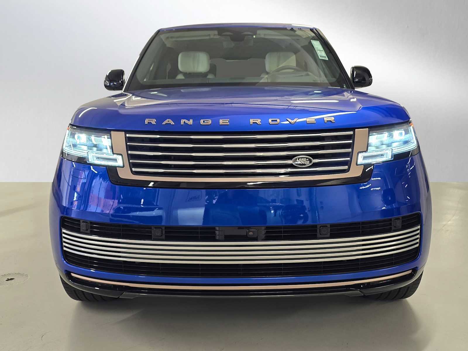 New 2025 Land Rover Range Rover SV image 8