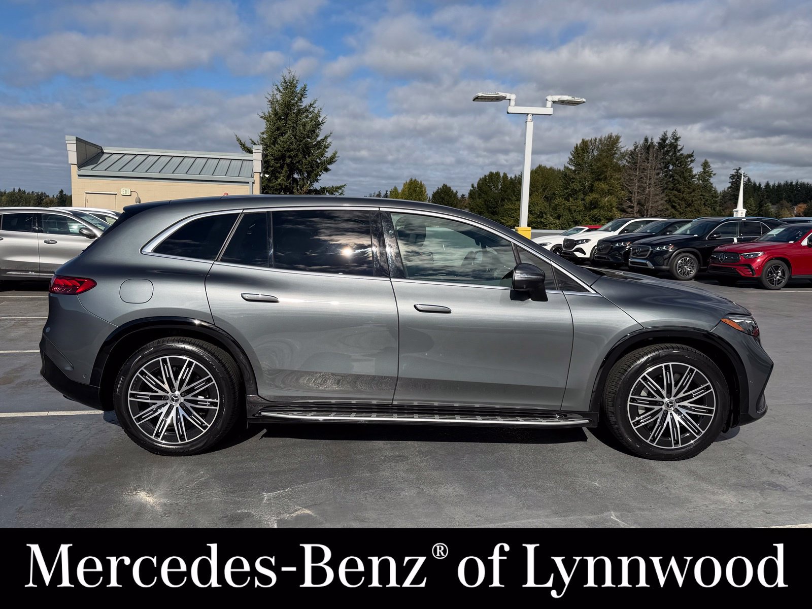 Used 2023 Mercedes-Benz EQS 580 4MATIC SUV image 5