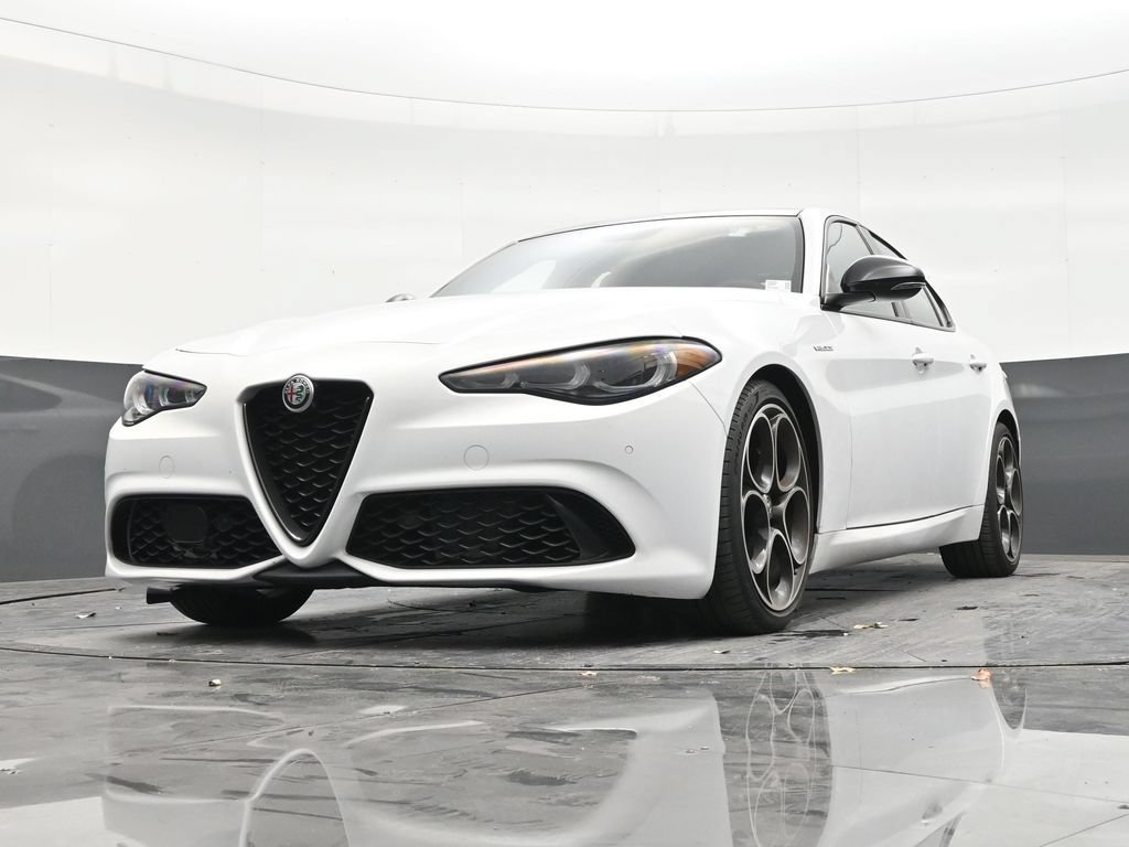 Used 2024 Alfa Romeo Giulia Veloce RWD image 27