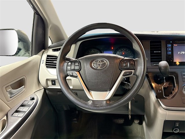 Used 2016 Toyota Sienna LE image 22