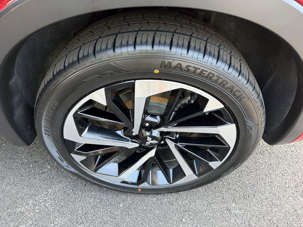 Used 2024 Mitsubishi Outlander 4WD Plug-In Hybrid image 12