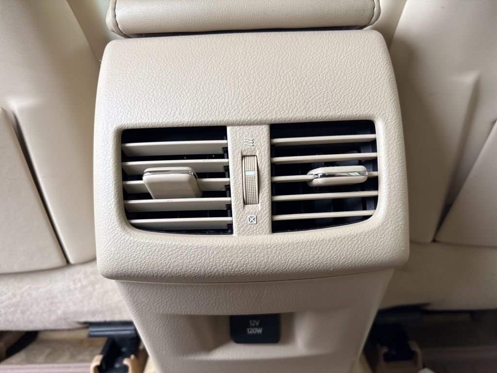 Used 2015 Lexus ES 300h w/ Navigation System Package image 9