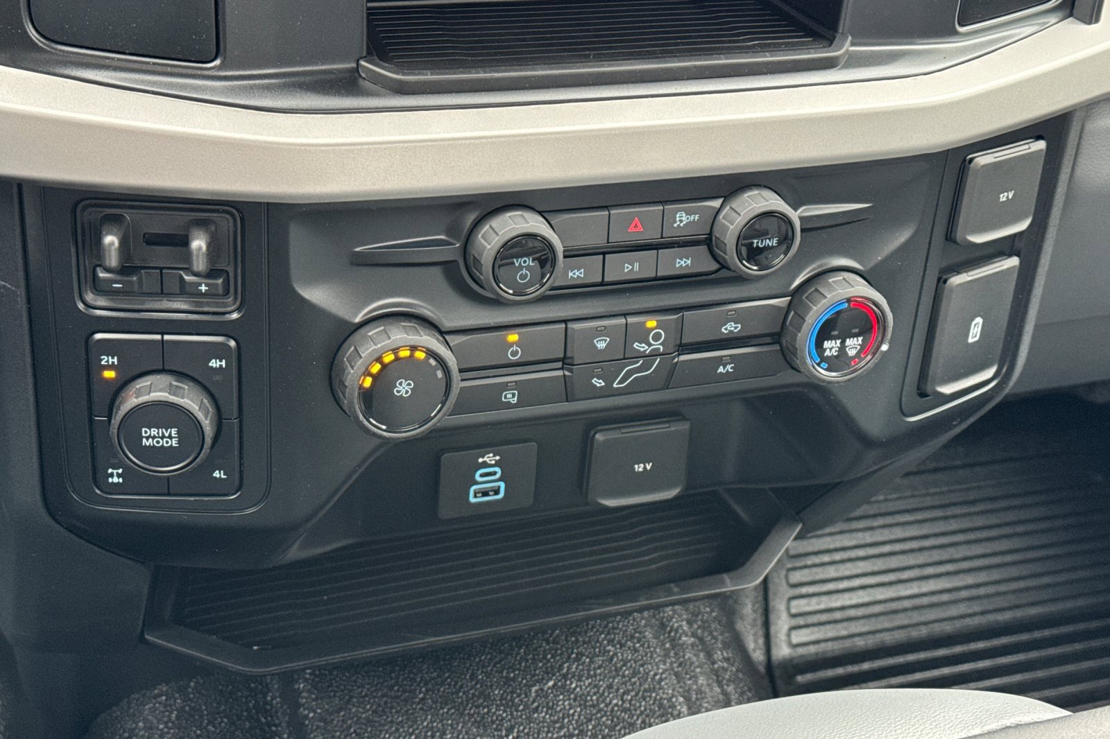 New 2026 Ford F250 XL w/ XL Chrome Package image 14