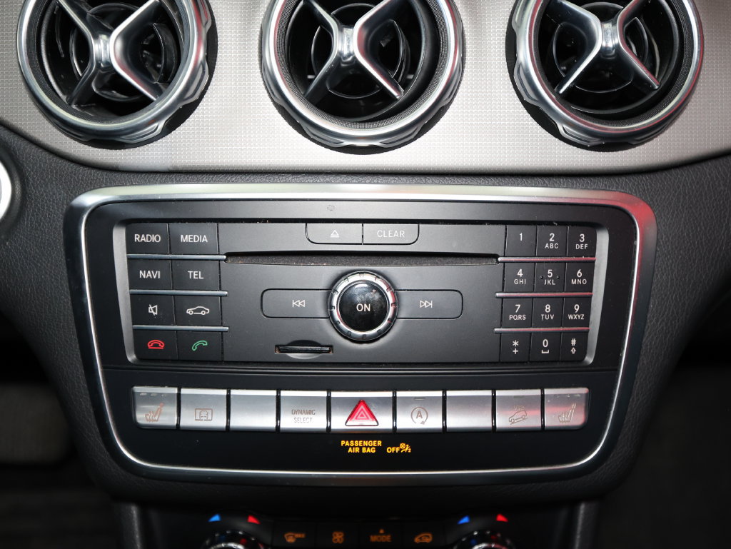 Used 2019 Mercedes-Benz GLA 250 4MATIC image 19