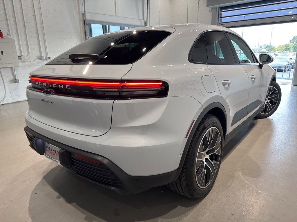 Used 2025 Porsche Macan 4 Electric image 5
