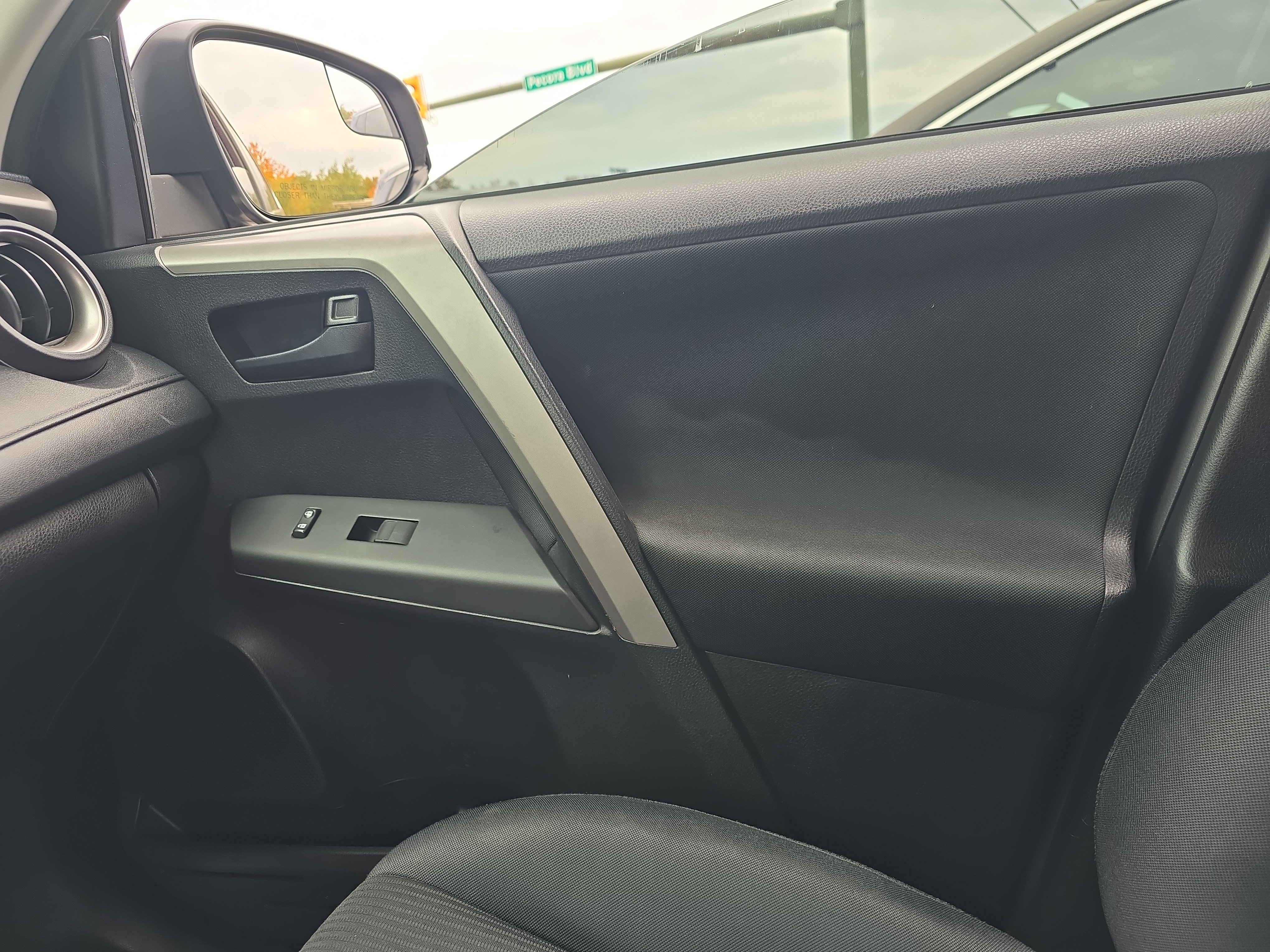 Used 2016 Toyota RAV4 LE AWD/4WD image 33