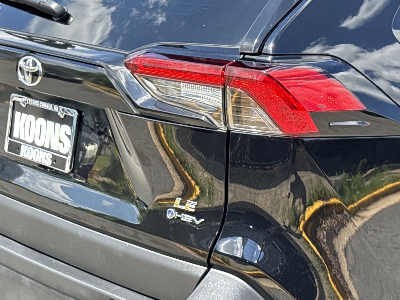 Used 2025 Toyota RAV4 LE AWD/4WD image 27
