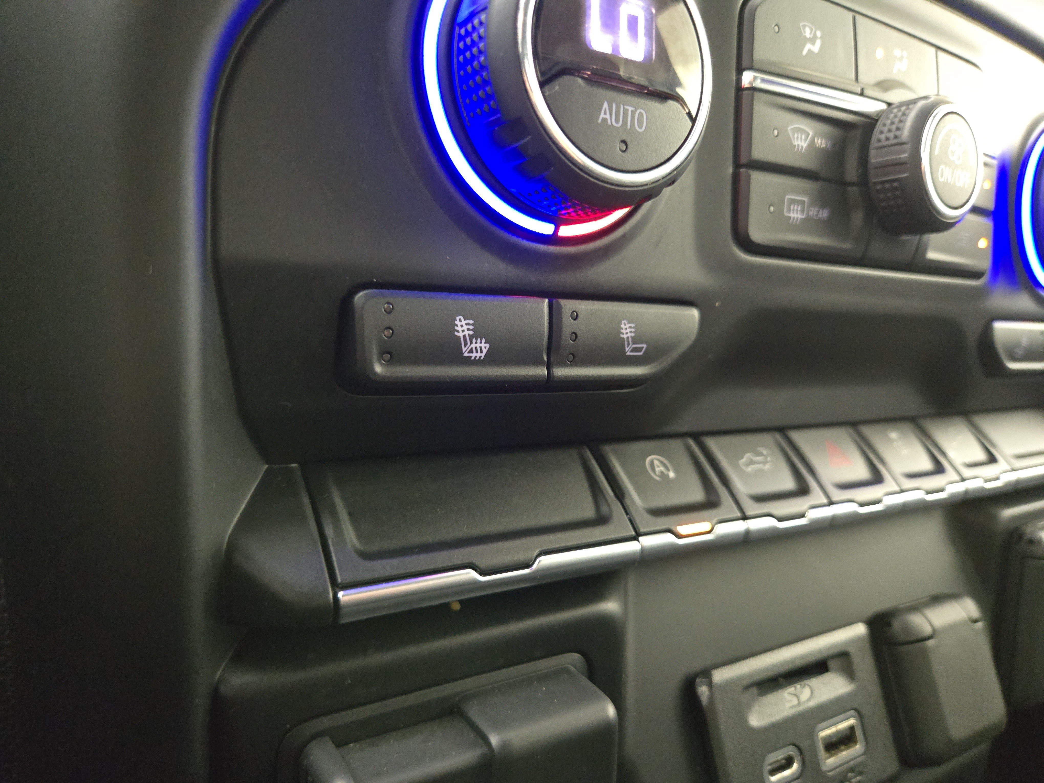 Used 2019 Chevrolet Silverado 1500 LT w/ All-Star Edition AWD/4WD image 26