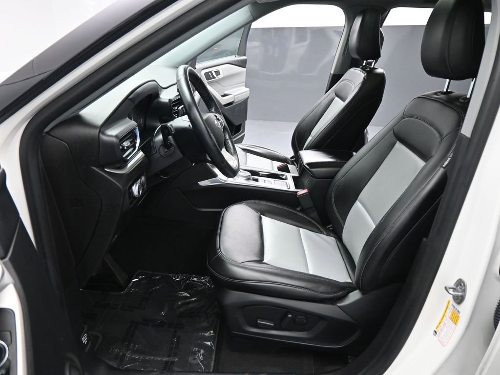 Certified 2023 Ford Explorer XLT w/ Equipment Group 202A image 10