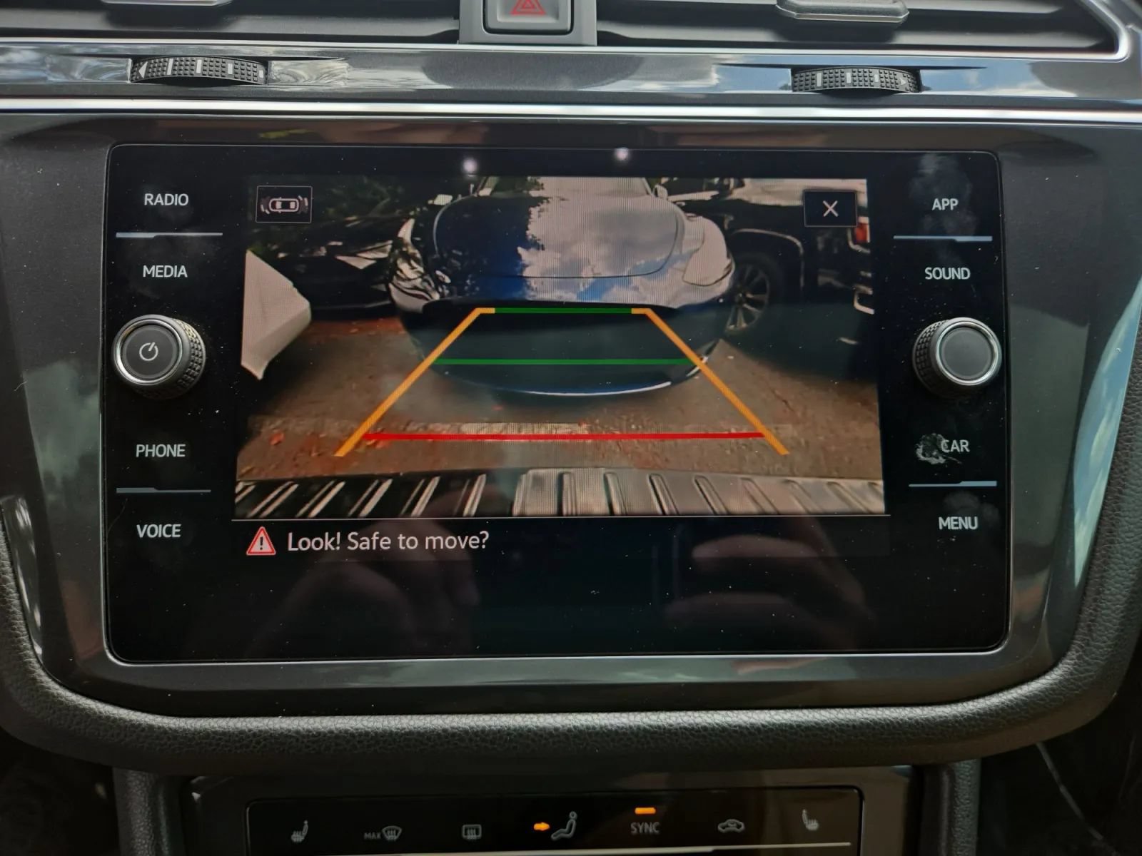 Used 2024 Volkswagen Tiguan SE R-Line FWD image 37