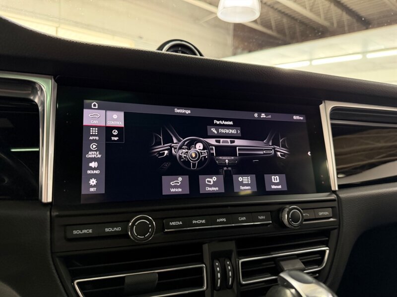 Used 2019 Porsche Macan S AWD/4WD image 23