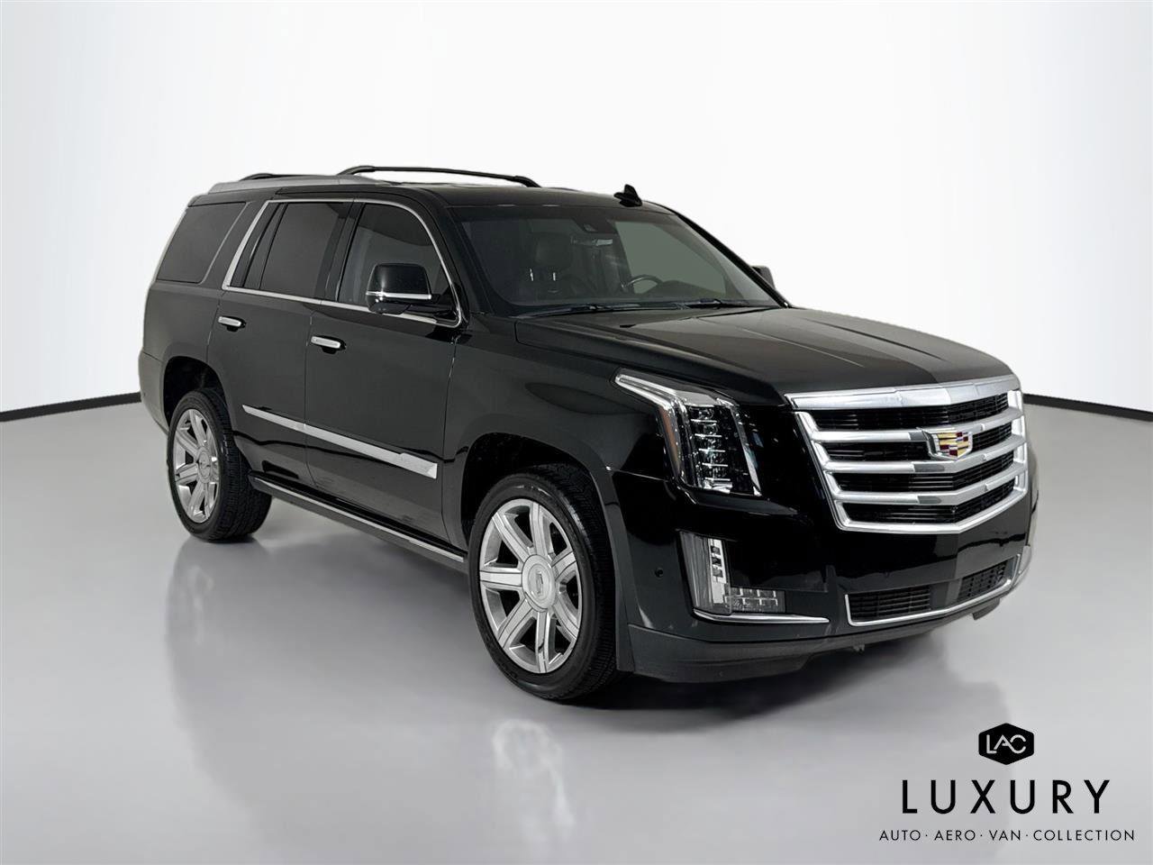 Used 2018 Cadillac Escalade Premium Luxury AWD/4WD image 3
