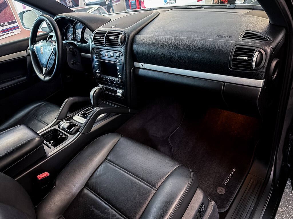 Used 2010 Porsche Cayenne AWD/4WD image 27