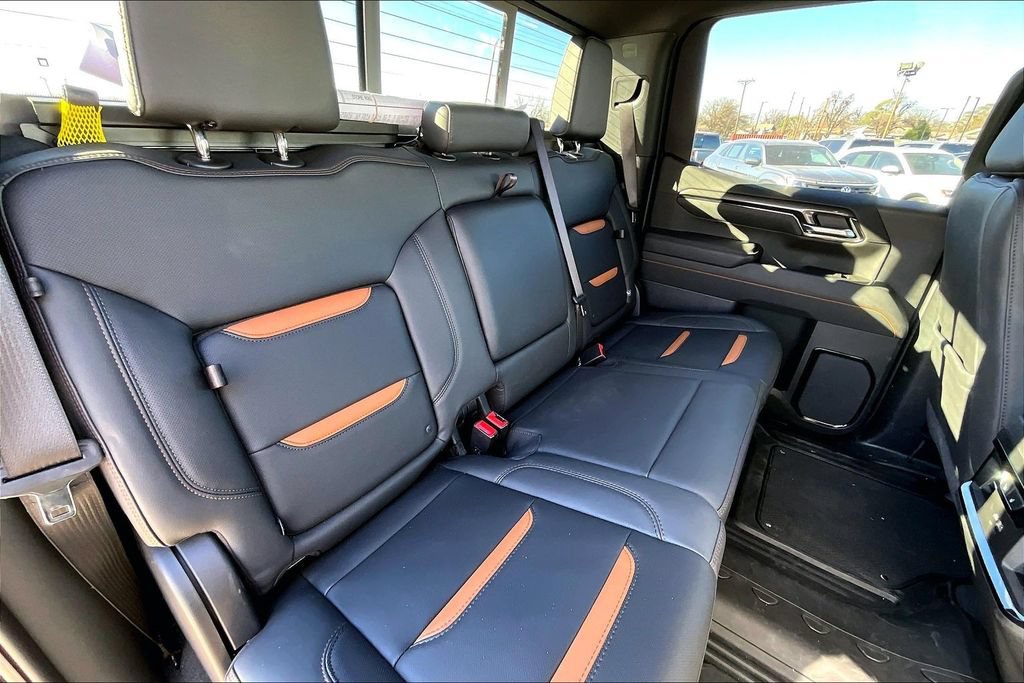 Used 2025 GMC Sierra 1500 AT4 w/ AT4 Premium Package AWD/4WD image 33