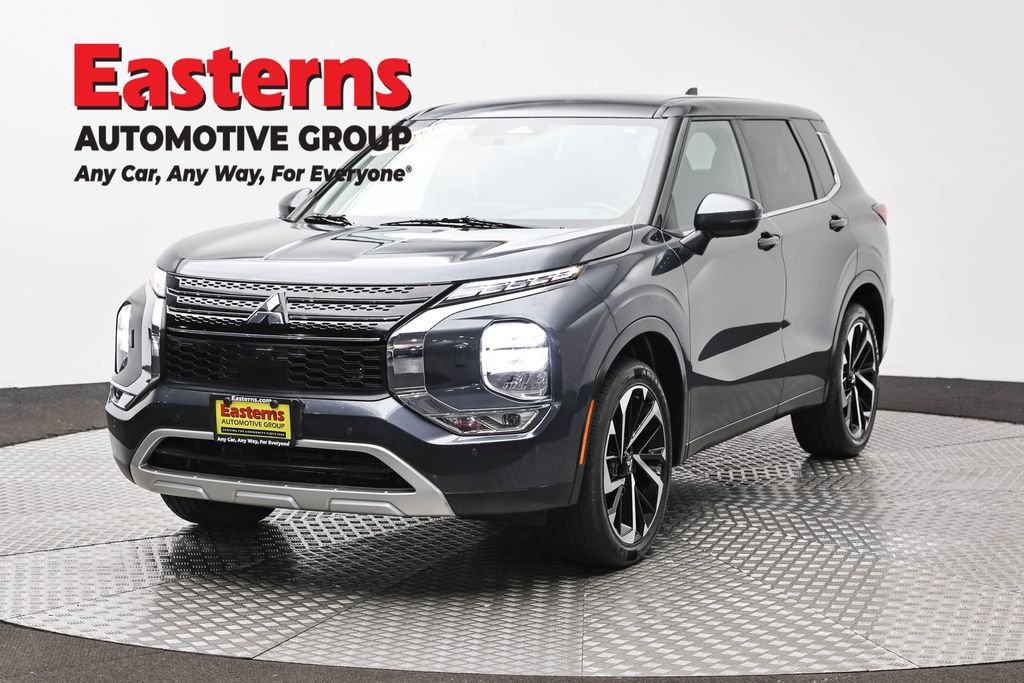 Used 2024 Mitsubishi Outlander SE AWD/4WD image 1