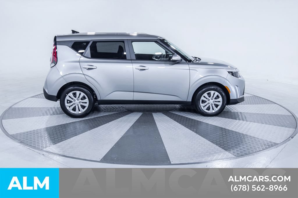Used 2025 Kia Soul LX FWD image 11