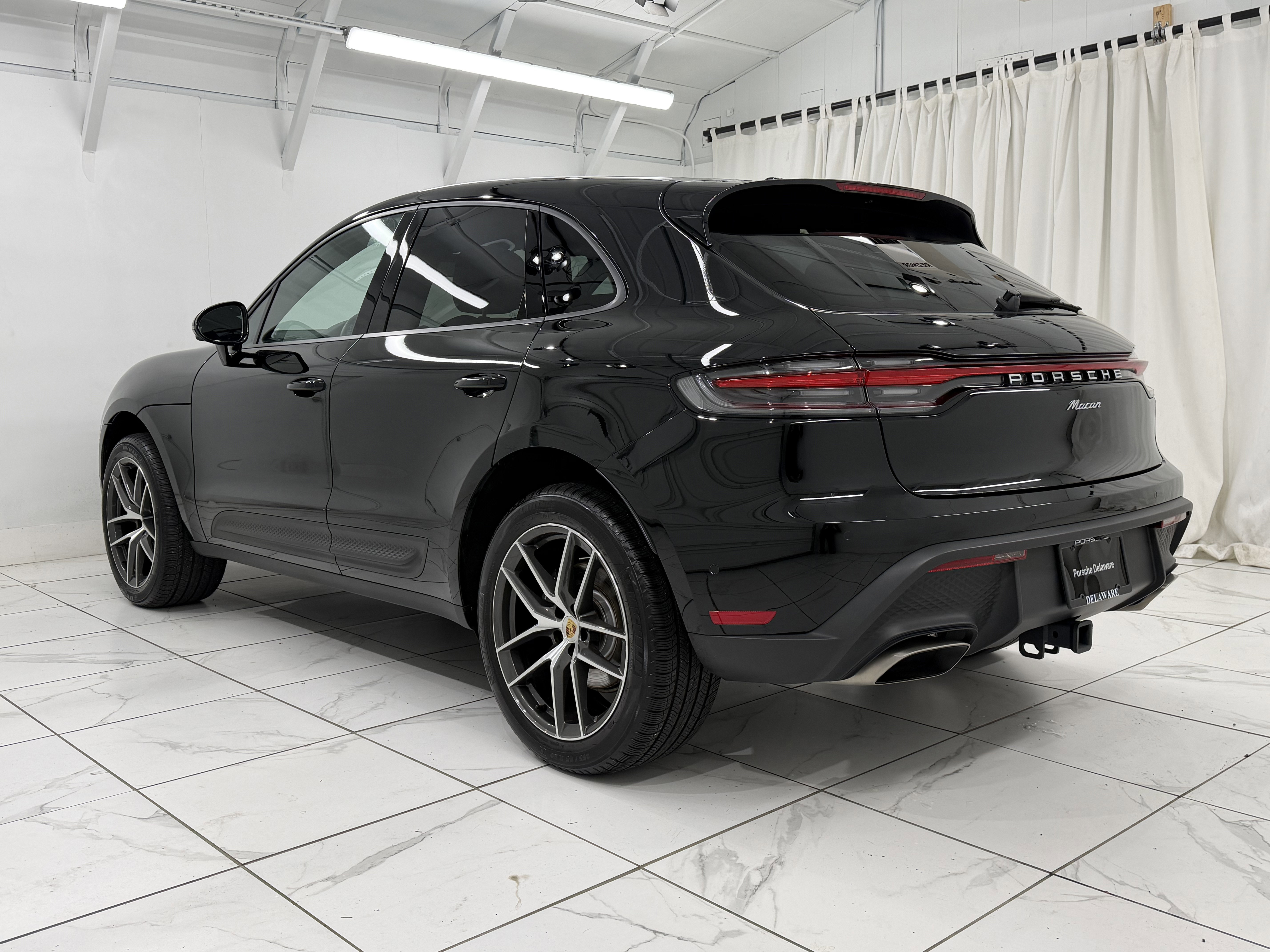 Certified 2025 Porsche Macan image 14