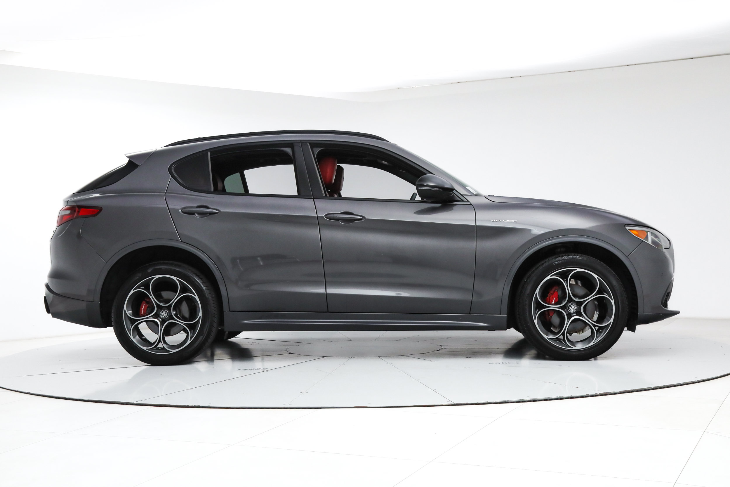 Used 2022 Alfa Romeo Stelvio Veloce AWD/4WD image 6