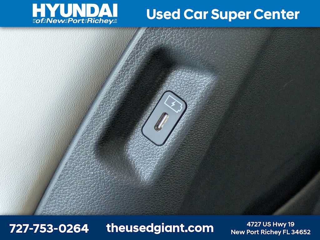 Used 2025 Hyundai Santa Fe SEL FWD image 19