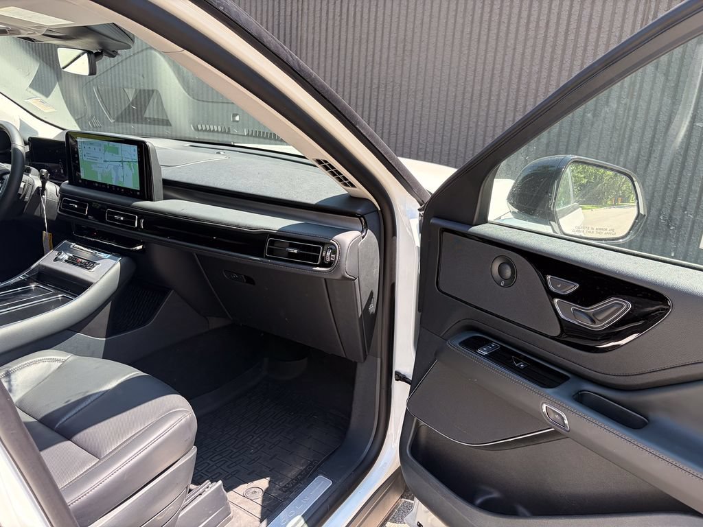 New 2026 Lincoln Aviator AWD image 27