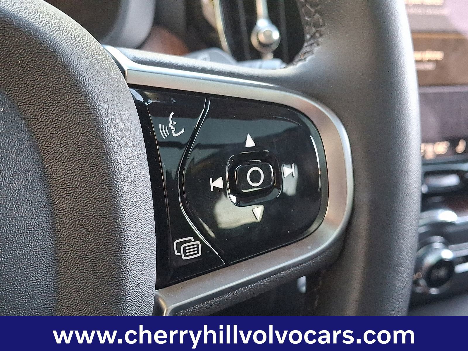 Certified 2024 Volvo XC60 T8 Plus w/ Protection Package Premier image 21