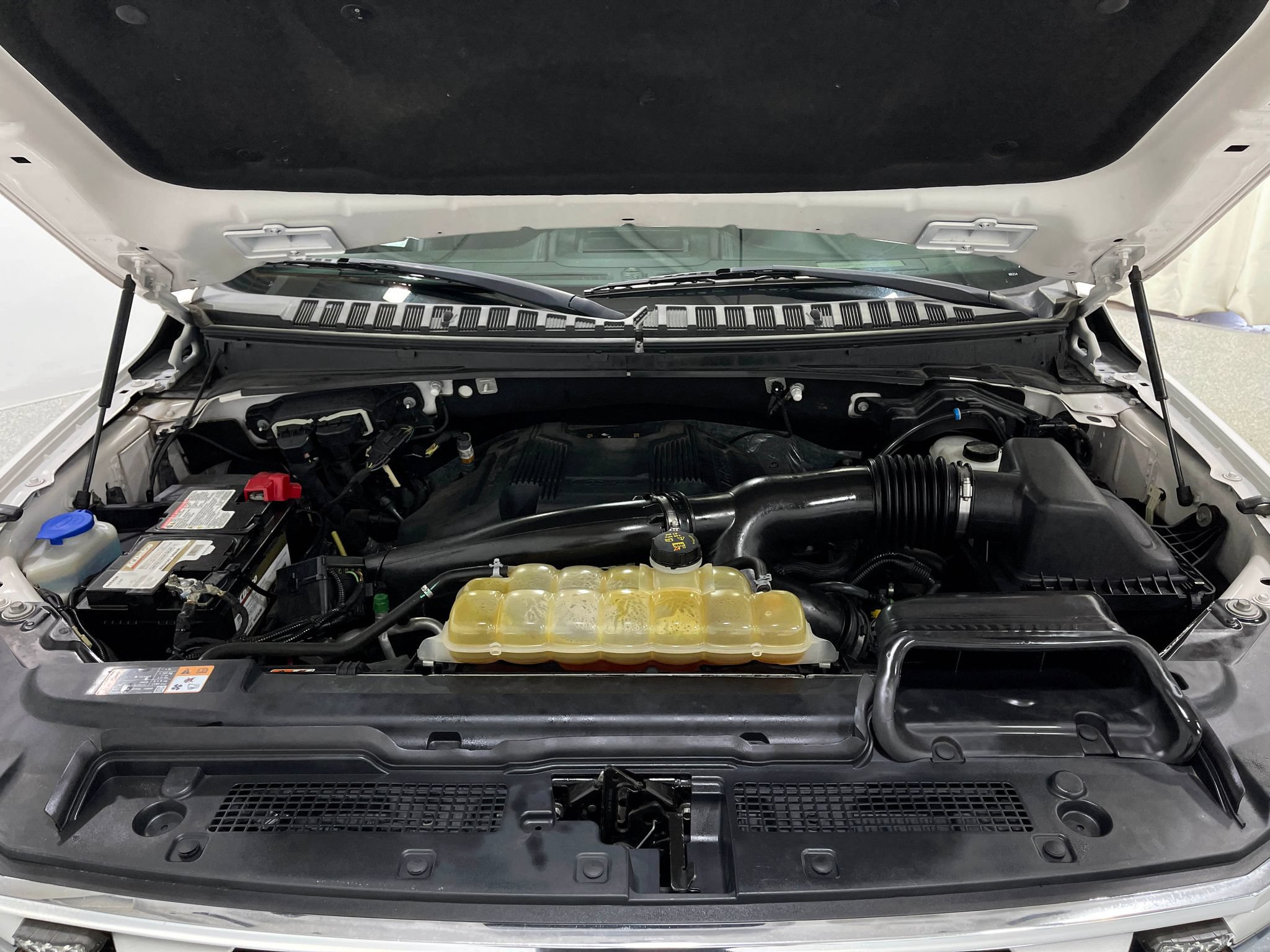 Used 2019 Ford Expedition Limited w/ Equipment Group 302A AWD/4WD image 26