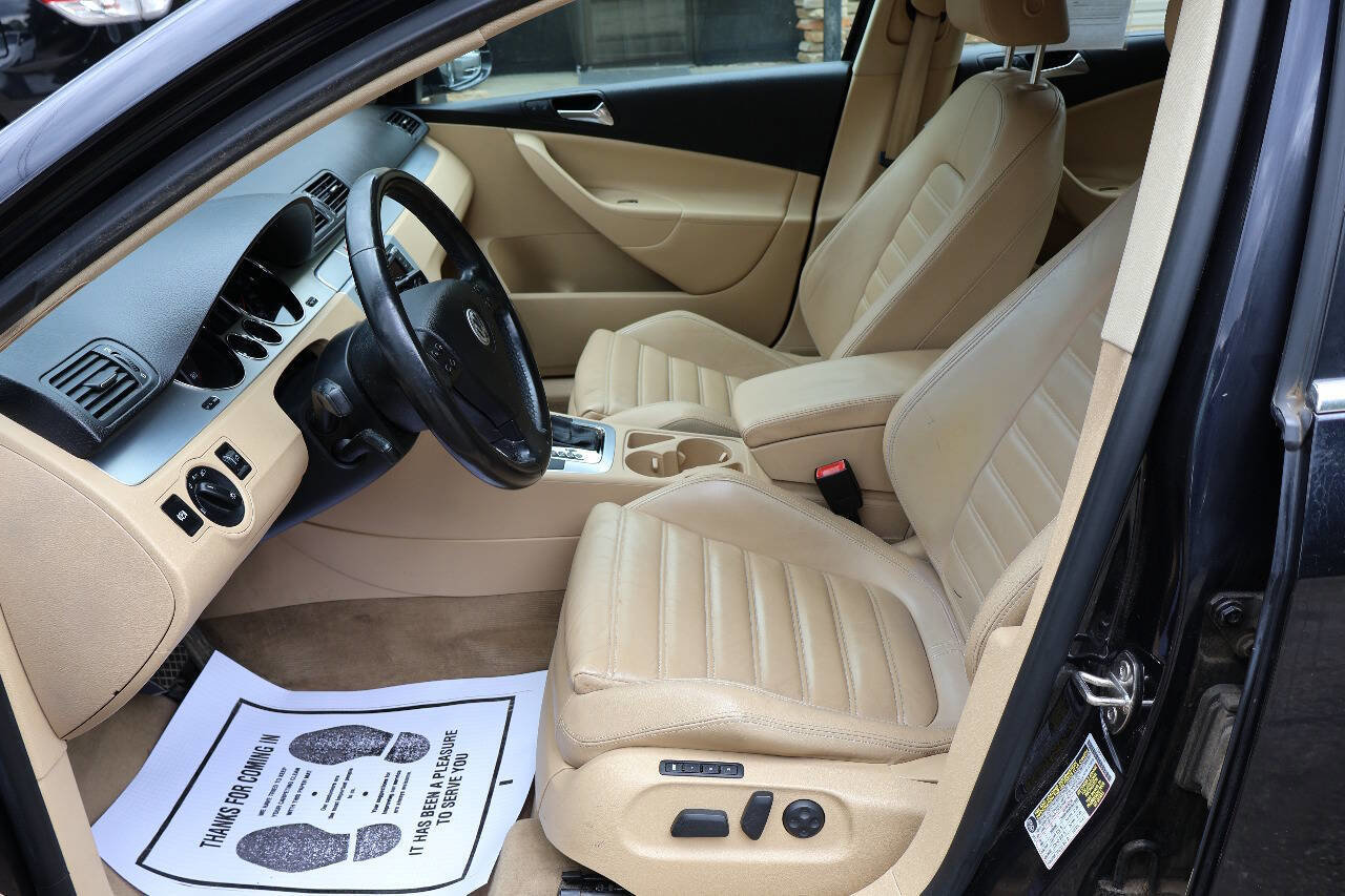 Used 2008 Volkswagen Passat VR6 FWD image 15