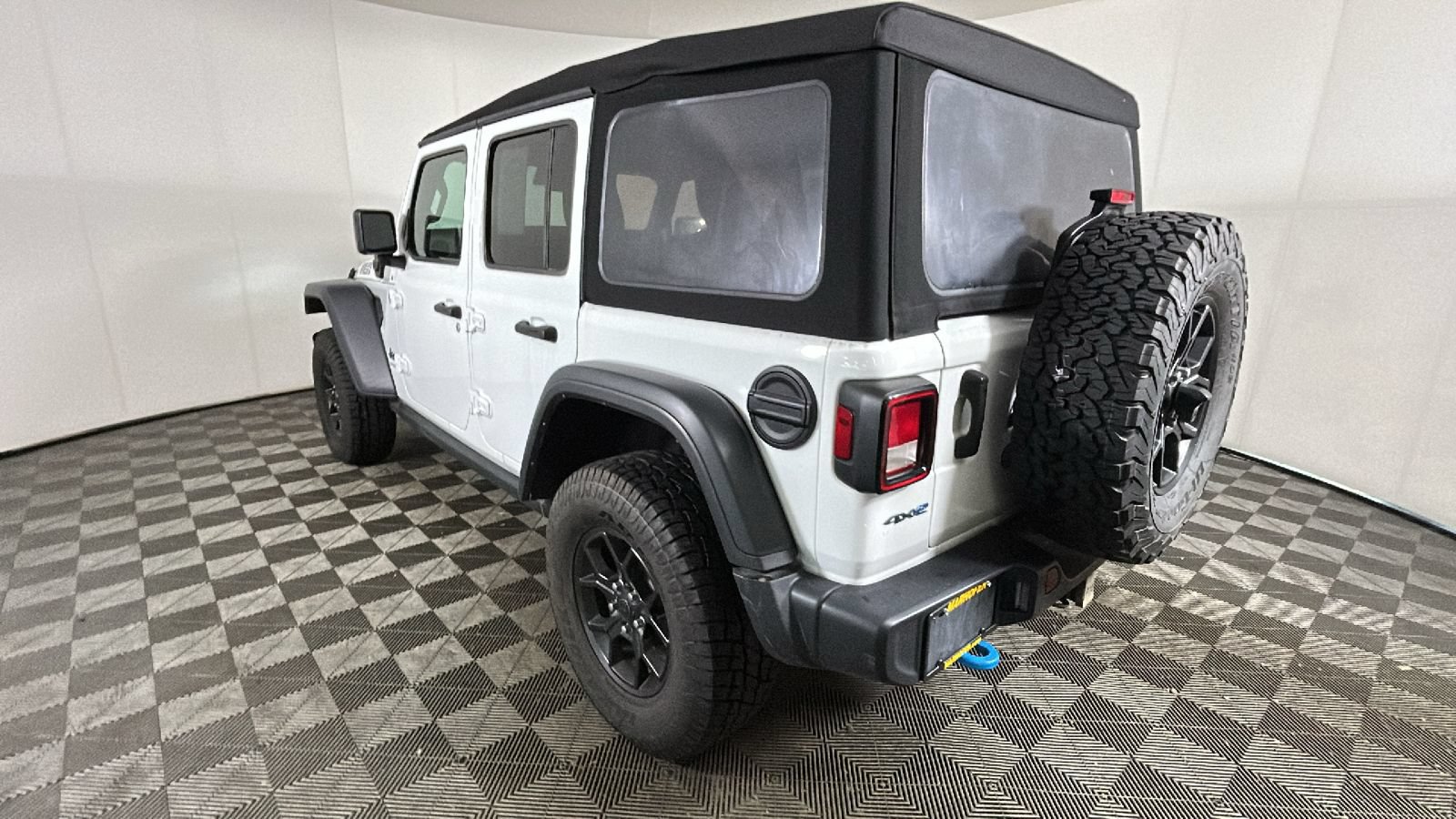 Used 2024 Jeep Wrangler Unlimited AWD/4WD image 5