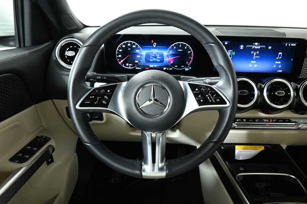 Used 2025 Mercedes-Benz GLB 250 4MATIC image 16