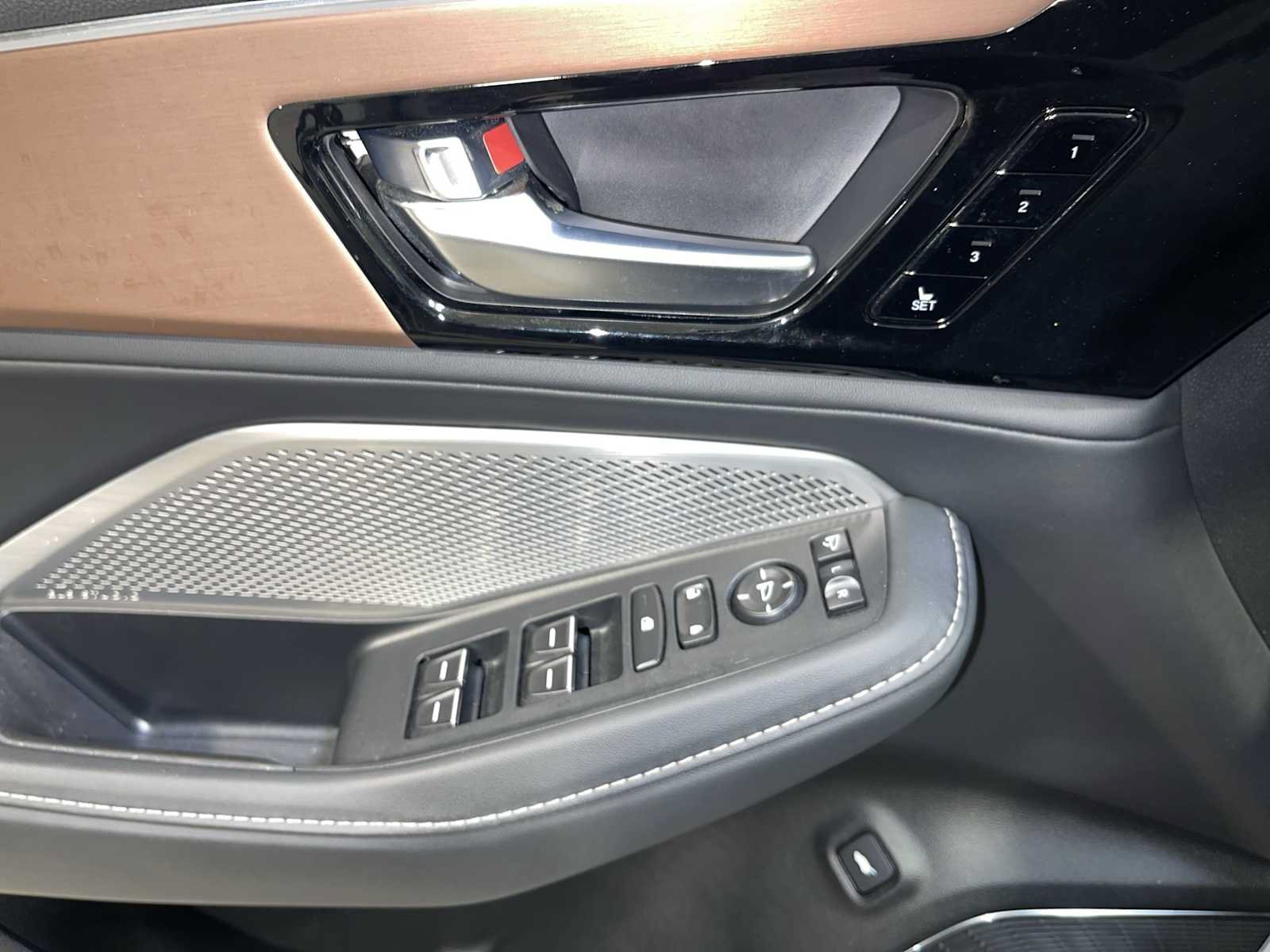 Certified 2022 Acura MDX w/ Technology Package AWD/4WD image 22