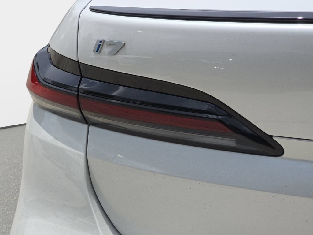 Certified 2023 BMW i7 xDrive60 AWD/4WD image 23