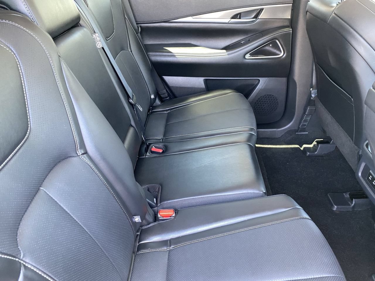 Certified 2026 INFINITI QX60 Luxe w/ Cargo Package FWD image 12