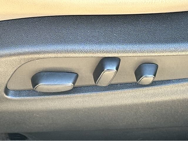 Certified 2024 Cadillac XT4 Luxury w/ Cold Weather Package FWD image 34