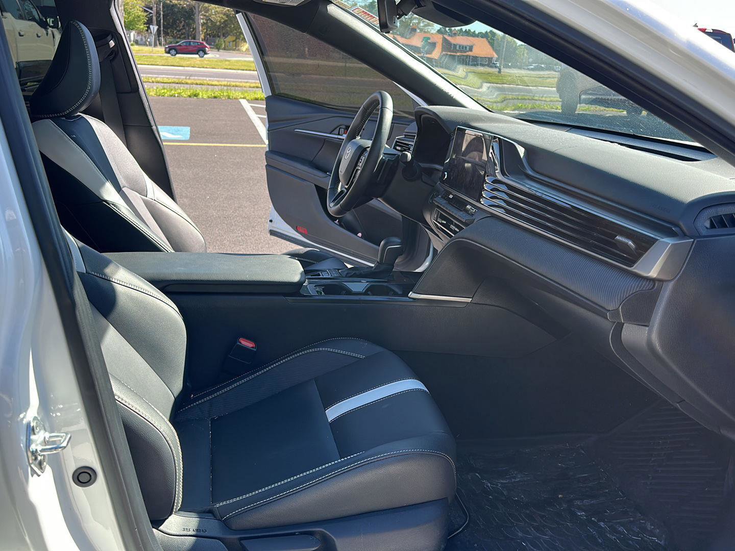 Used 2025 Toyota Camry SE w/ Convenience Package FWD image 17