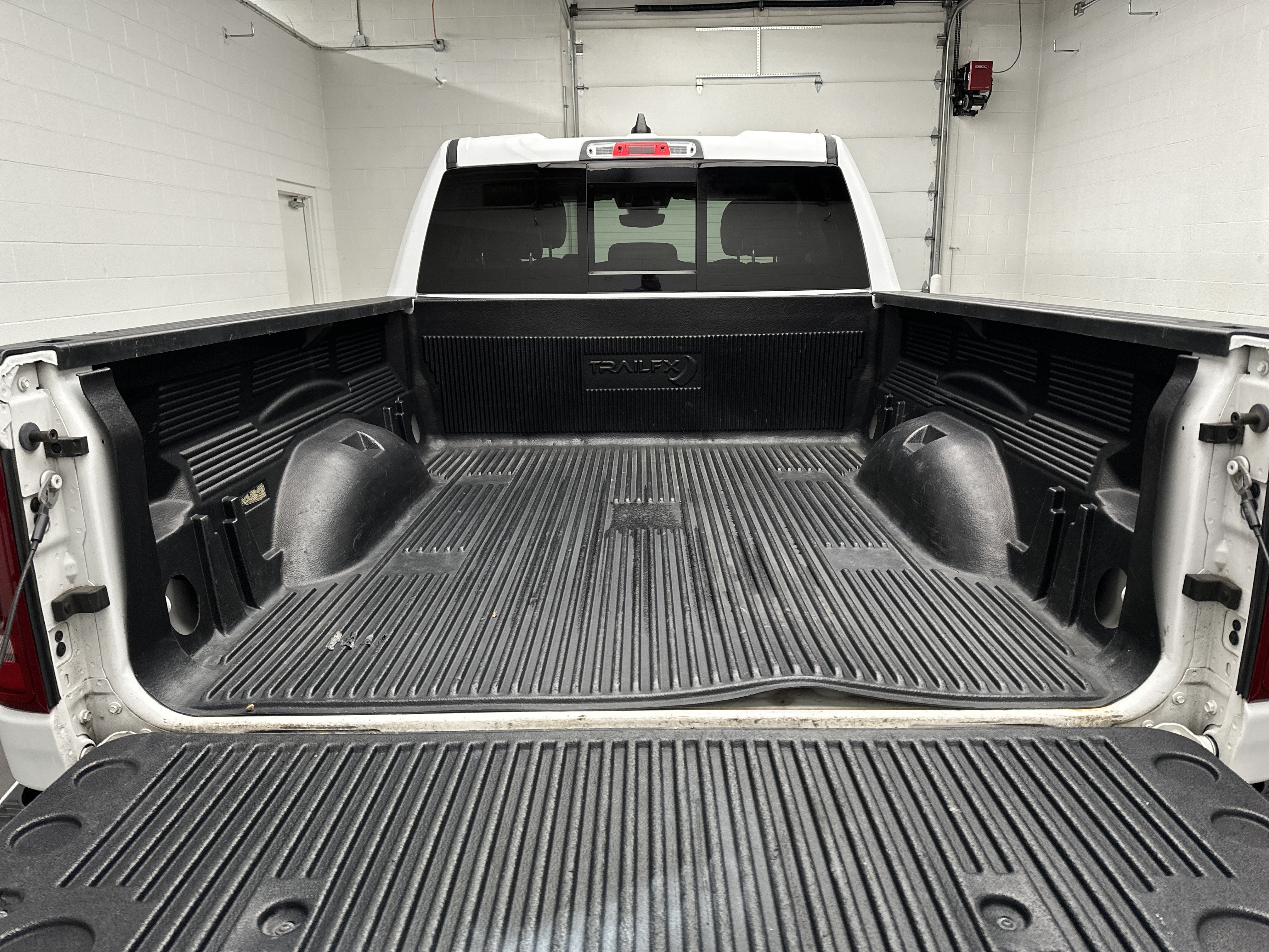 Used 2020 RAM 1500 Laramie AWD/4WD image 15