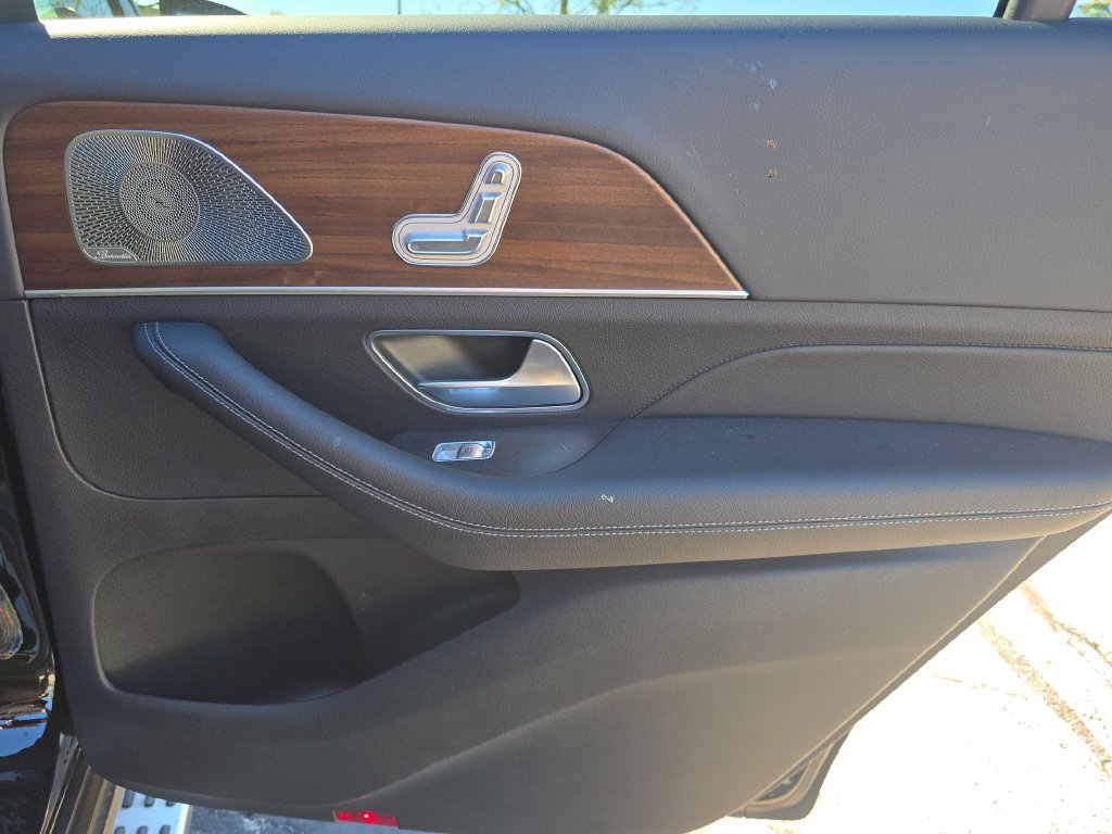 Used 2024 Mercedes-Benz GLS 450 4MATIC image 23