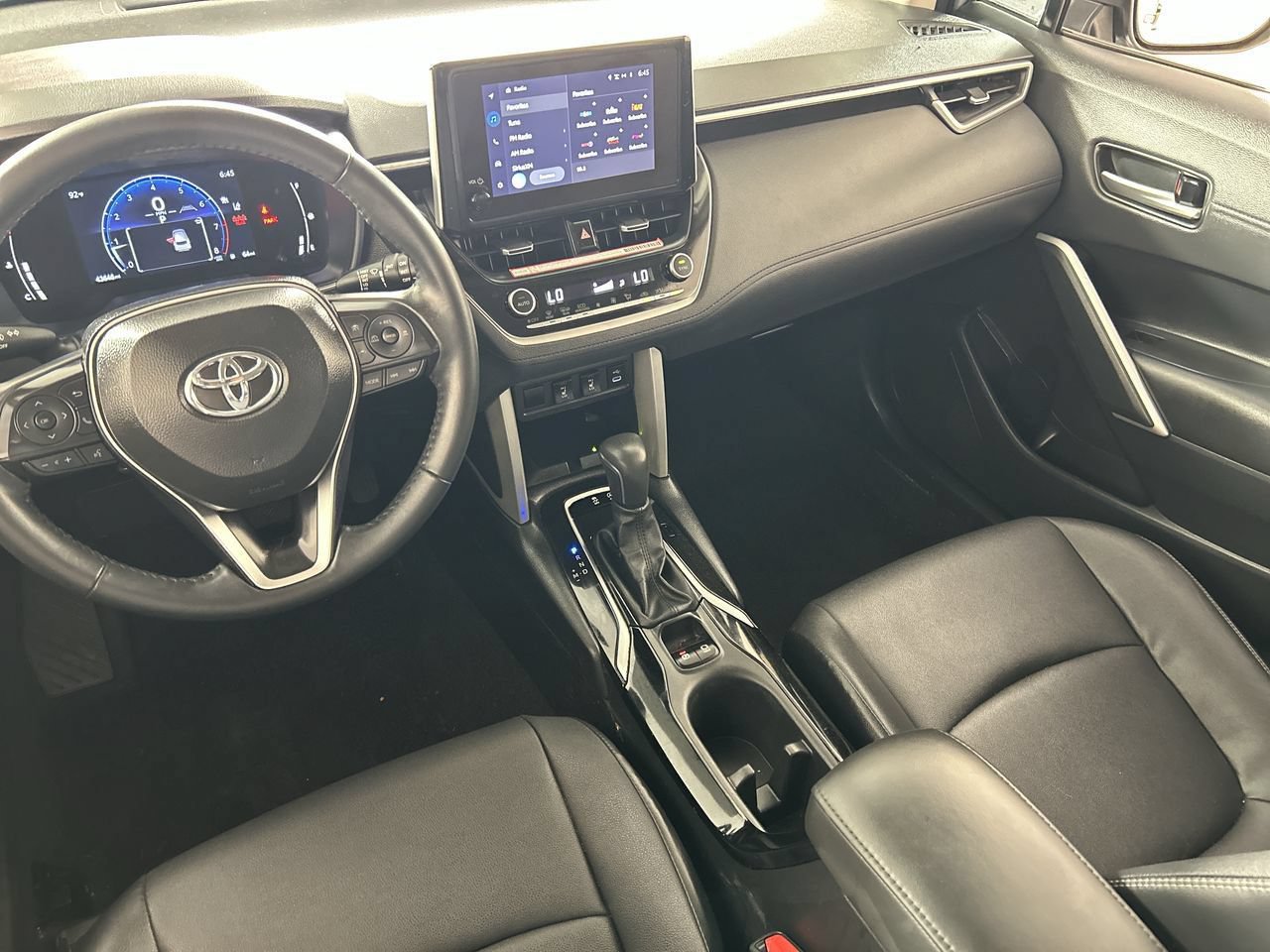 Used 2024 Toyota Corolla Cross XLE w/ Convenience Package FWD image 24